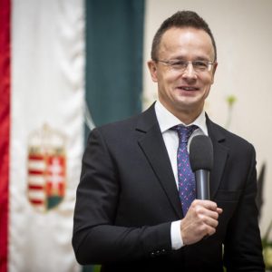 Fel lehet oszlatni a TEK-et, Szijjártó Pétert komolyabb erők védik az ungvári útja előtt