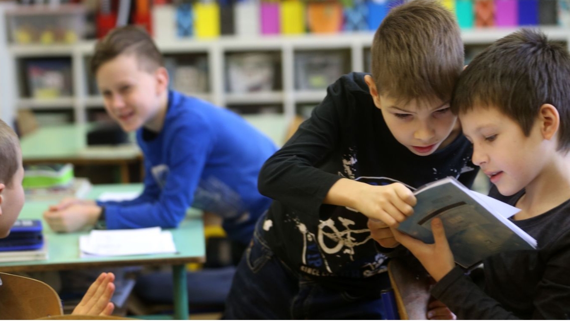 Félévi értesítő a diáknak, magasabb bér a tanárnak