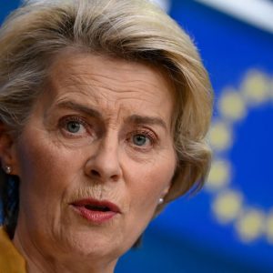 Kiakadtak az EP-képviselők, szerintük szégyen, hogy Ursula von der Leyen idő előtt lelépett a Magyarország-vitáról