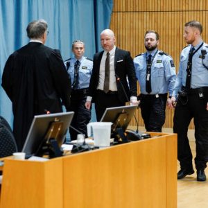 Meglepő fordulattal vette kezdetét a norvég tömeggyilkos, Anders Breivik tárgyalása