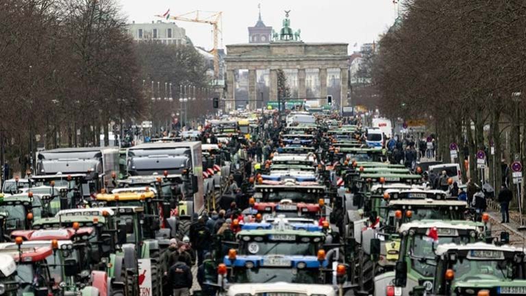 Berlin: nem lehet semmibe venni az emberek tiltakozását!