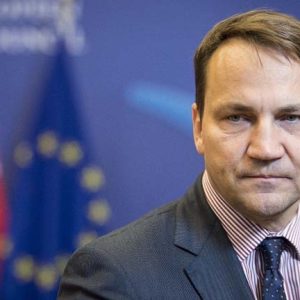 Sikorski: lőjük Oroszországot rakétákkal!