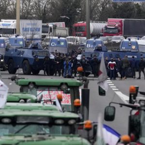 Elfogyott a francia hatóságok türelme, először tartóztattak le tüntető gazdákat