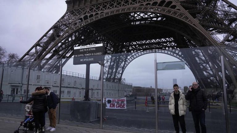 Megint sztrájkoltak a párizsi Eiffel-torony dolgozói