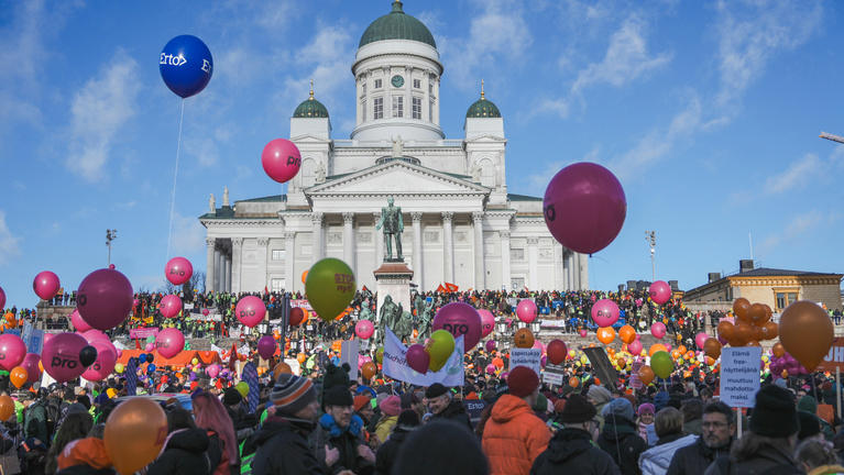 Óriási a káosz Finnországban a kormány reformtervei miatt kirobbanó sztrájkhullám miatt