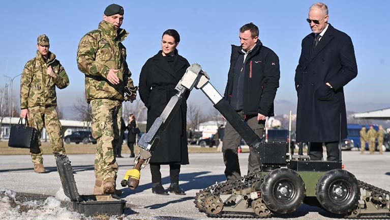 Hurrá, részt veszünk az EU-gyarmat fenntartásában!