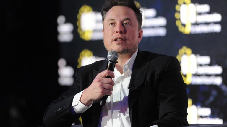 Nagy bejelentést tett Elon Musk jönnek az olcsóbb Teslák