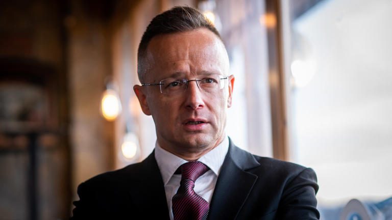 Szijjártó Péter: A szárazföldi katonák Ukrajnába való küldése lángba borítaná egész Európát