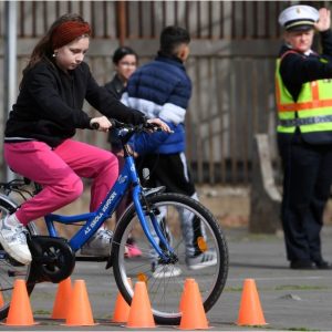 Veszélyes közlekedés: a biztonságukért tekertek a berzsenyis diákok