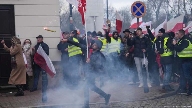 Tusk szétvereti a lengyel gazdákat