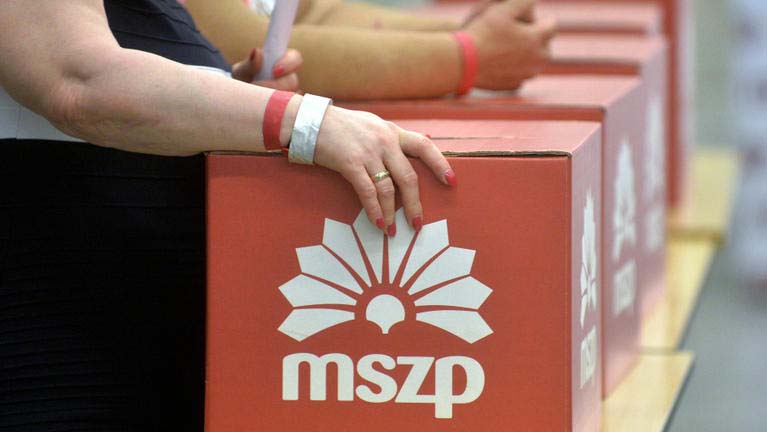 A Momentum szerint aljas húzást tett az MSZP, jogi lépéseket tesznek