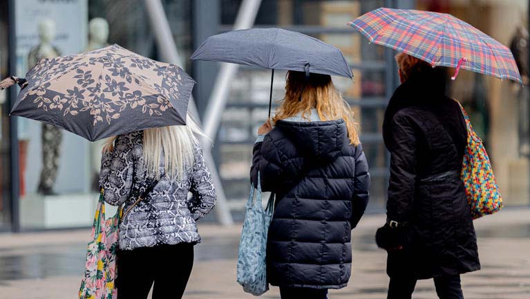 Hét vármegyére csaphat le a zivatar, kiadták a figyelmeztetést