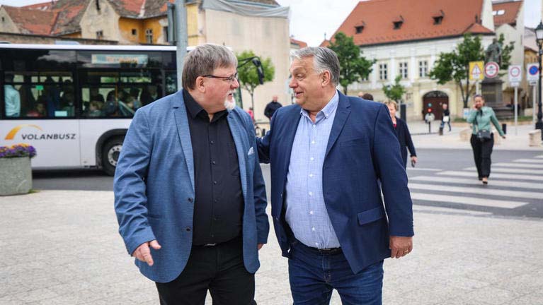 Orbán Viktor Győrben turistáskodott, a polgármester vezette körbe