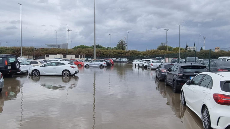 Félemeletes mennyiségű víz árasztotta el a mallorcai repülőteret