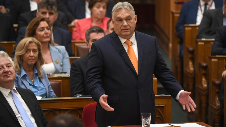 Orbán Viktor benyújtotta, a parlament megszavazta, így reagált a kormány a kegyelmi ügyre