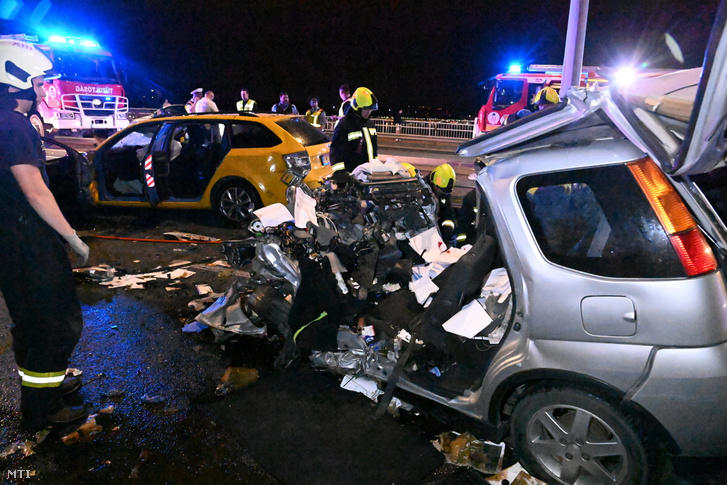 Forgalommal szemben hajtottak fel az Árpád hídra egy lopott taxival, hárman meghaltak az ütközésben