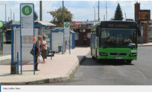 Megy az osztogatás: a buszos vezér jutalmat kap