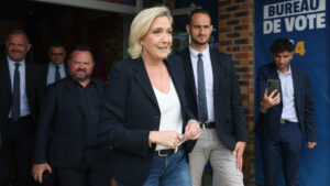 Macron hatalmasat bukott, Le Pen nyerte a parlamenti választások első fordulóját