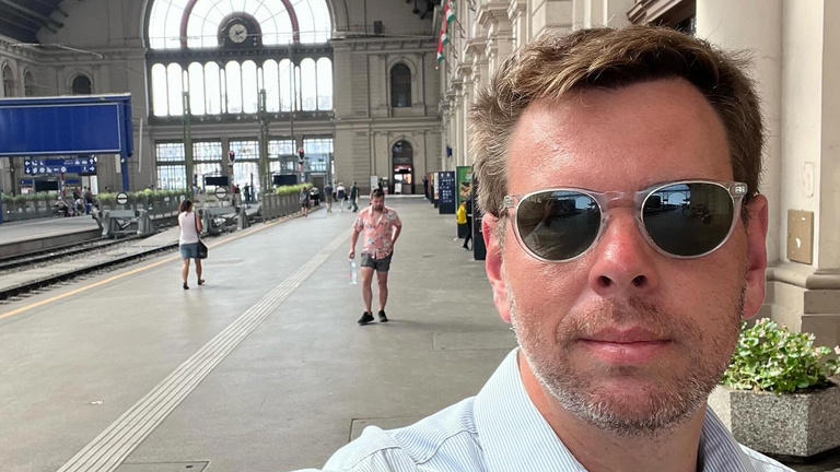 Vitézy Dávid a Keleti pályaudvaron járt, megdöbbentő dolgokat tapasztalt