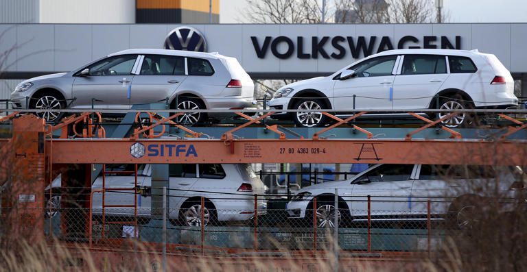 Három gyárát is bezárná a Volkswagen, több tízezer munkahely szűnhet meg