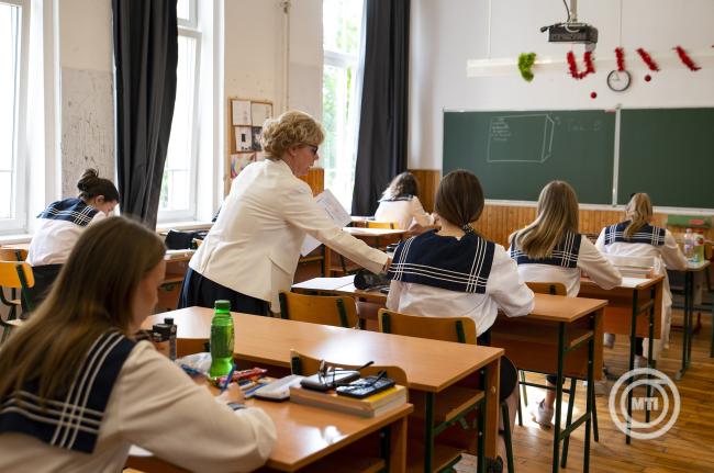 Egyeztet a Belügyminisztérium a pedagógusok béremeléséről