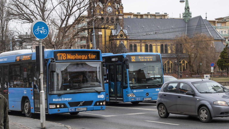 Több autóbusz és villamos közlekedése is változik a hétvégén Budapesten