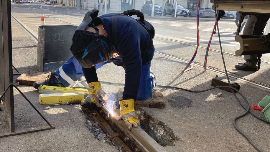 A dolgozók többsége jóval karácsony előtt megkapja a jutalmat.