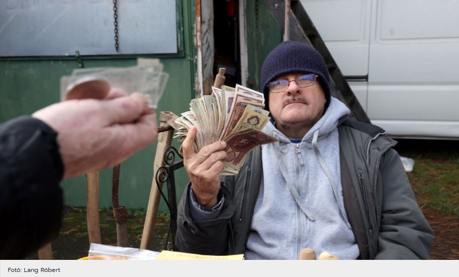 Rengeteg régiségkereskedőbe botlottunk bele vasárnap délelőtt