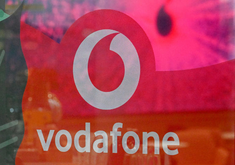 Addig cserélgette a magyar állam a Vodafone részvényeit, hogy 13 milliárd forintot bukott rajta