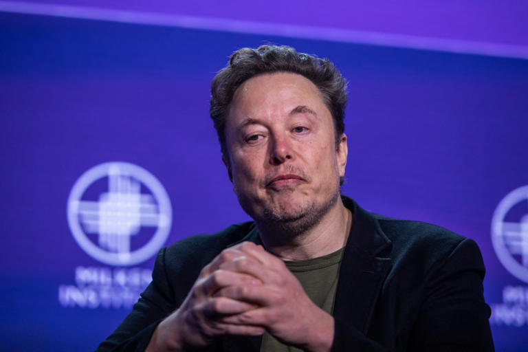 Európa legnagyobb nyugdíjalapja Musk miatt eladta az összes Tesla-részvényét