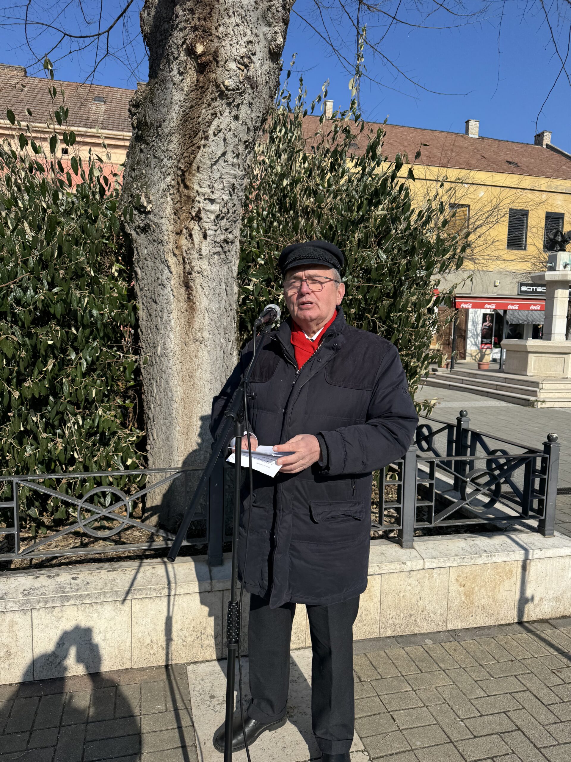 "Ne tankokra költsünk, hanem kórházakra!" - követeli a Munkáspárt.