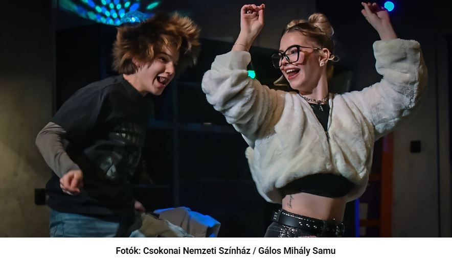 Bár emlegetik a Campus Fesztivált is a színpadon, a Nem akarok felnőni messze túlmutat a város határain.