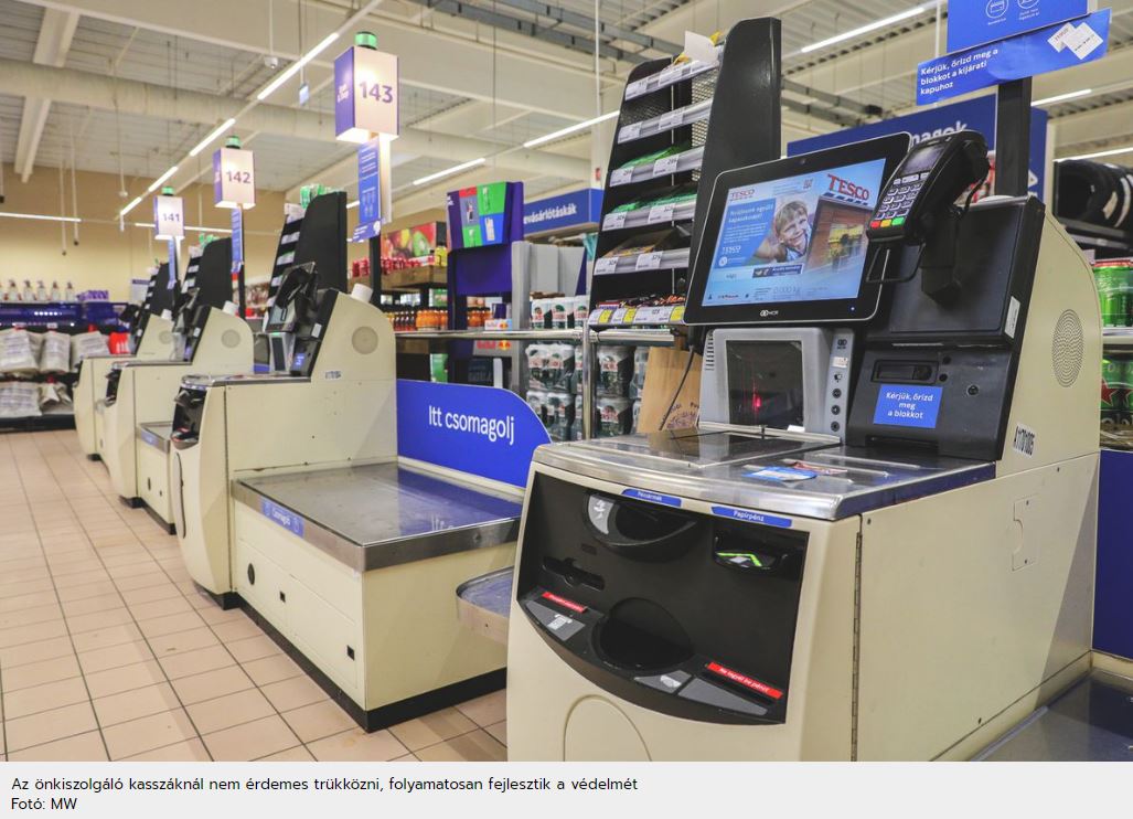 Trükkös vásárlók vs. önkiszolgáló kasszák