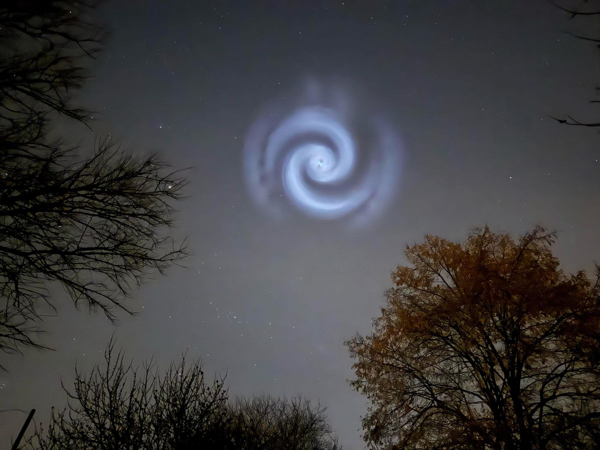 Kék örvény ragyogott az égen. Fotó: Szamosi András