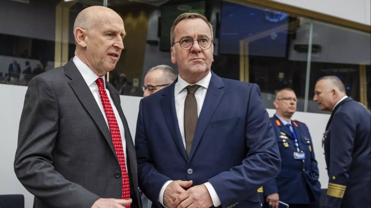 Amerika európaiak, ti lőjetek, mi figyelünk!