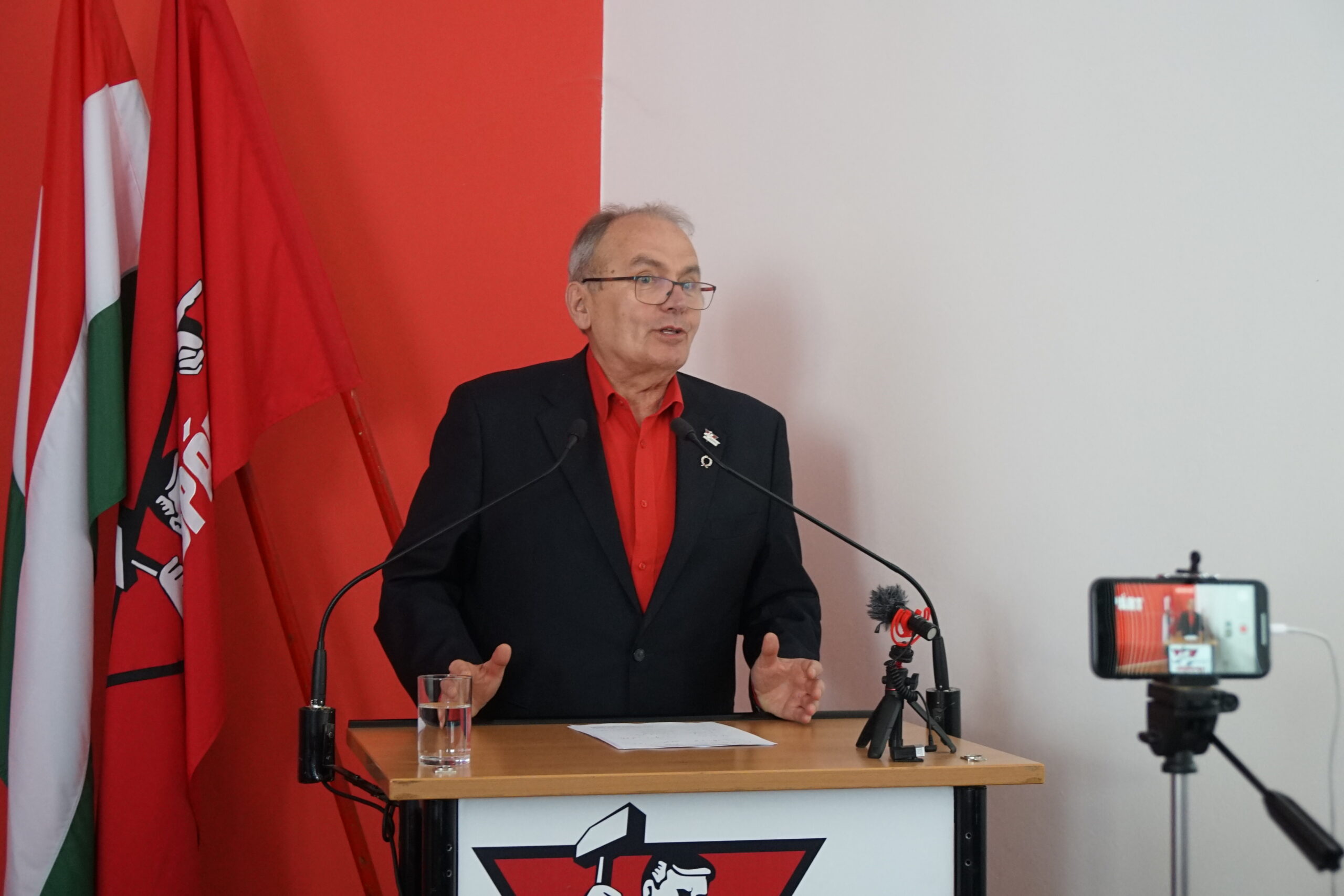 "Ma az emberek többsége tisztelettel viszonyul hozzánk. Értékelik, hogy a Munkáspárt következetes, mi nem adtuk fel a dolgozó emberek képviseletét.”