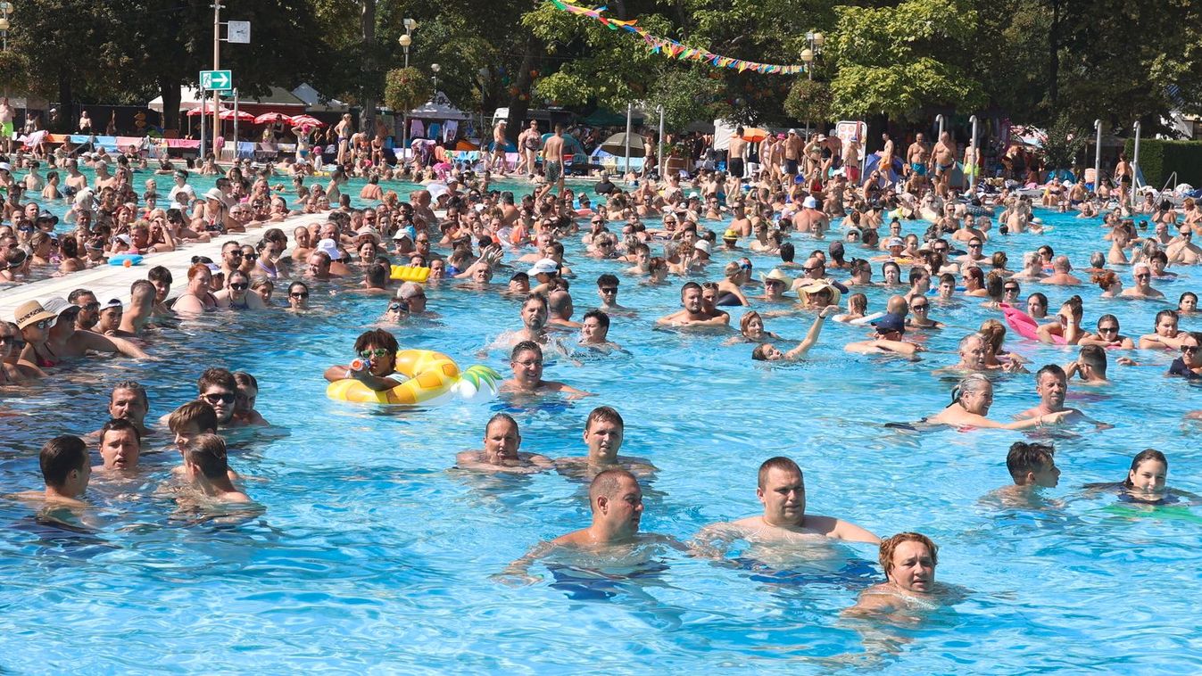 Nagy tömeg várható az összes baranyai fürdőn. Forrás: MW Fotó: KOVACS LILIANA