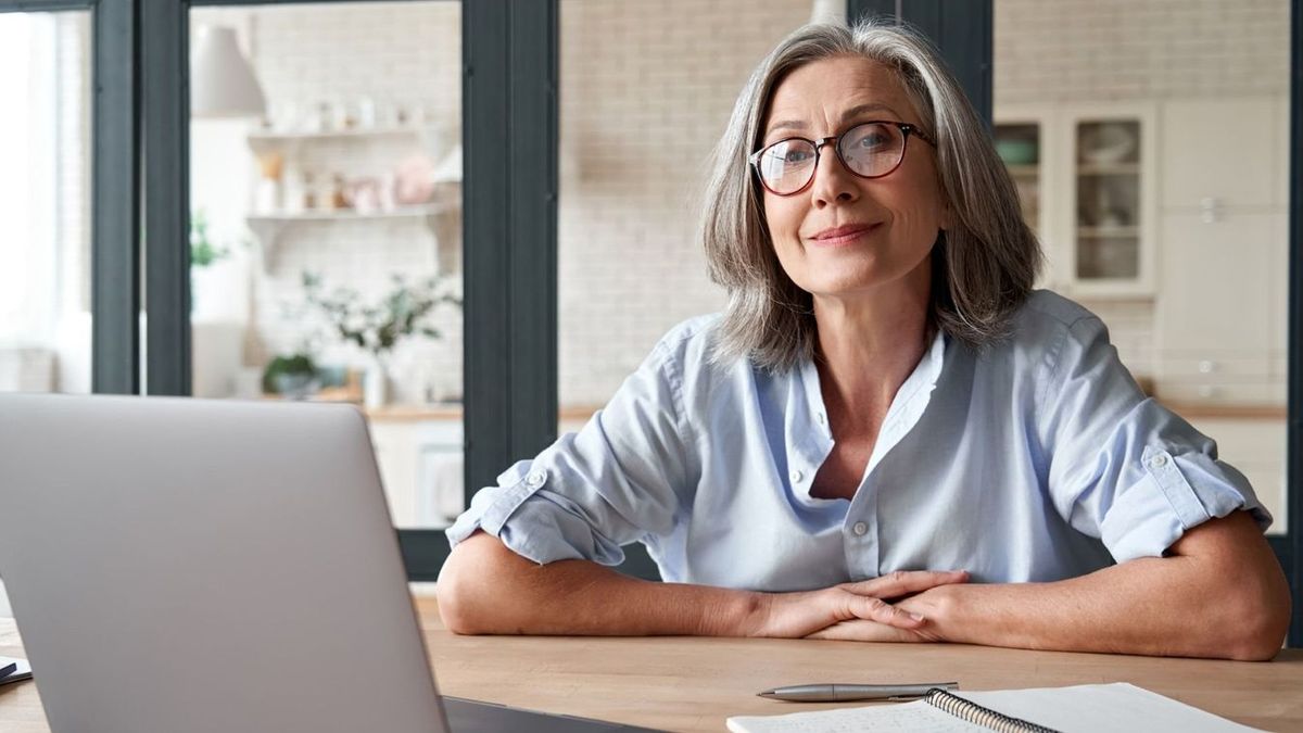 A nyugdíjas munkaerőt jobban megéri foglalkoztatnia a munkáltatónak, mint az aktív dolgozót. Forrás: Shutterstock/illusztráció