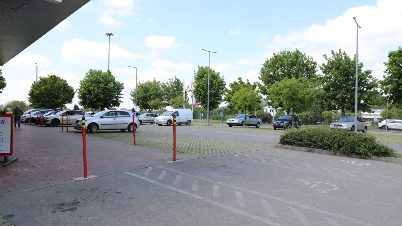 Szürreális jelenetek, a rendőrség és a mentők is a helyszínre érkeztek. Fotó: Kovács Liliána