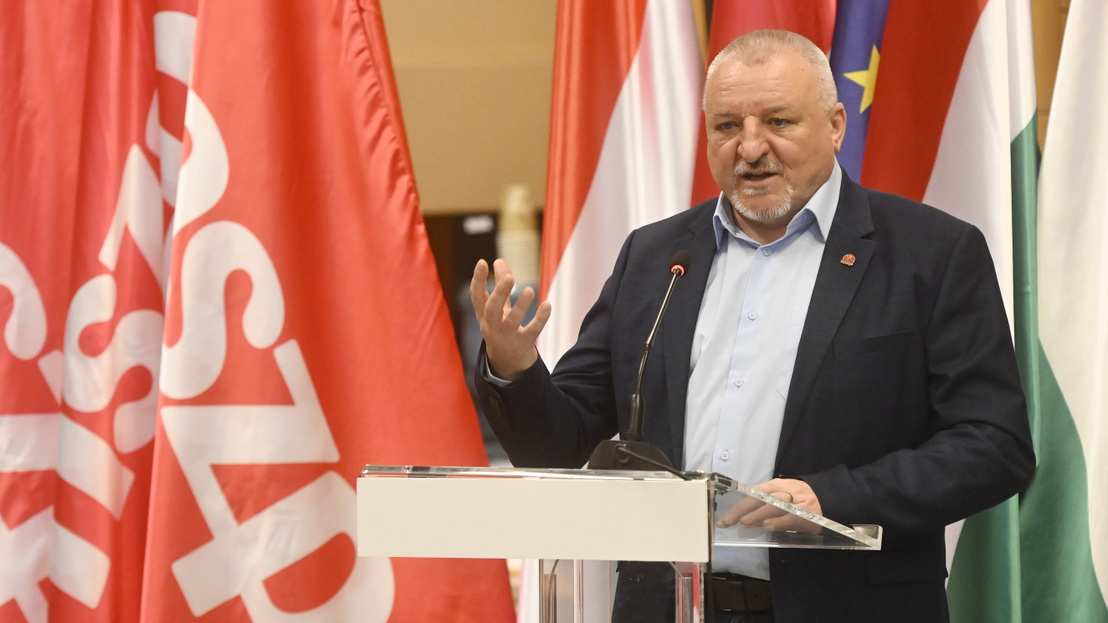 Az MSZP beépített emberektől szerez belsős információkat a Tisza Pártról