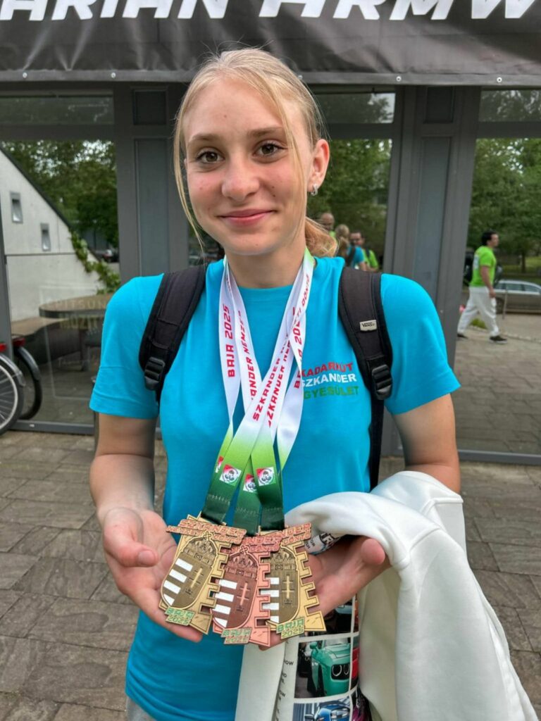 Szkander győzelem: európa- és világbajnokokkal is versenyzett a kadarkúti kamaszlány. Forrás: Barna Csilla