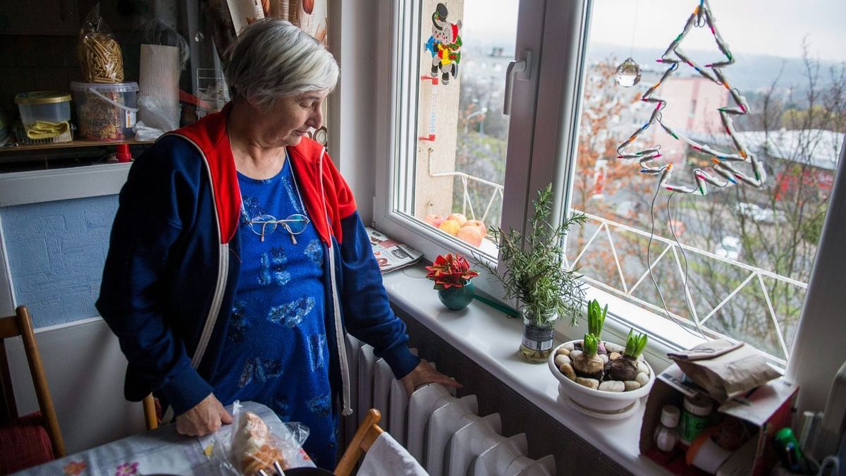 Újraindították a fűtést Tolnában, melegek a radiátorok a lakótelepi lakásokban Fotó: Sóki Tamás / Forrás: MTI