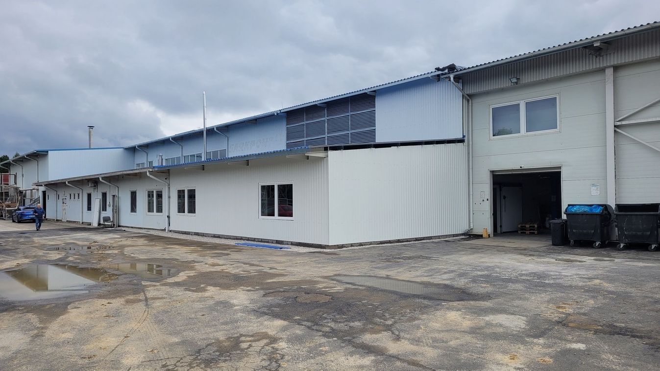 Teljesen porig égett a Sarkpont Zrt. kadarkút-vótapusztai gesztenyefeldolgozó üzeme