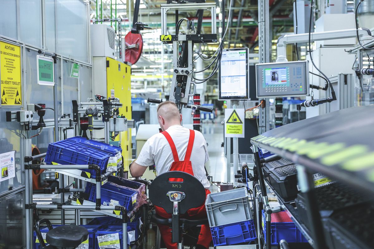 A Pécs melletti ipari parkban fejlesztéssorozatban gondolkoznak. Illusztráció: Csapó Balázs