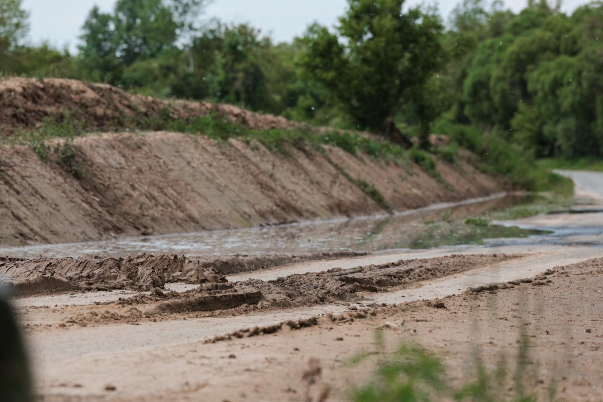 Egy fotó a Mucsi-Závod úton található sártenger állapotokról Fotó: Facebook/Orbán Attila