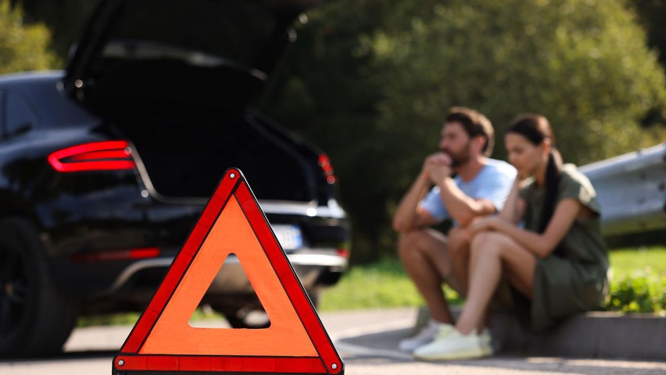 Szerencsére nem sokáig kell origamizni, jön a V16-os villogó