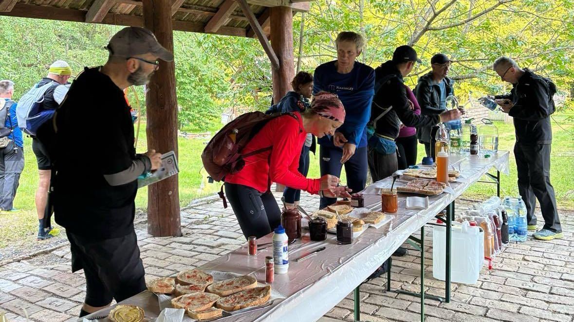 A Tolnai Zöldút Teljesítménytúra egyik frissítőpontja Mucsiban a Szentkúti-Kunyhó Ökoház volt Forrás: Facebook