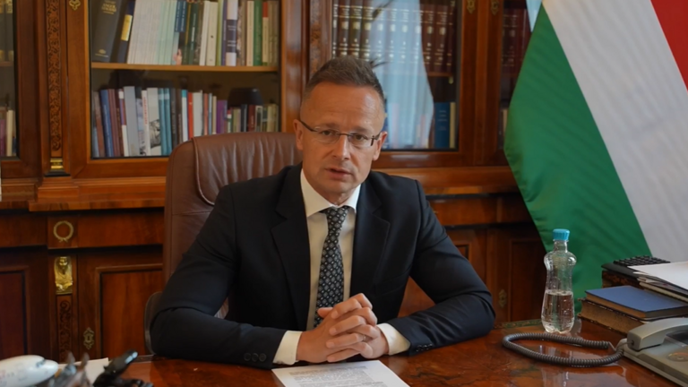 A von der Leyen Zelenszkij-tervvel ki akarják nyírni a rezsicsökkentést