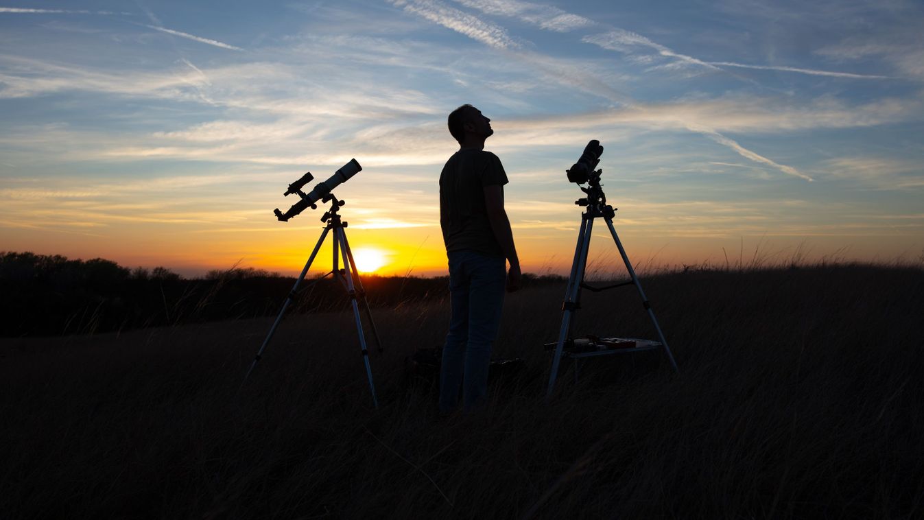 Becsapódó kisbolygók darabjait állítottak ki a Svábhegyi Csillagvizsgálóban