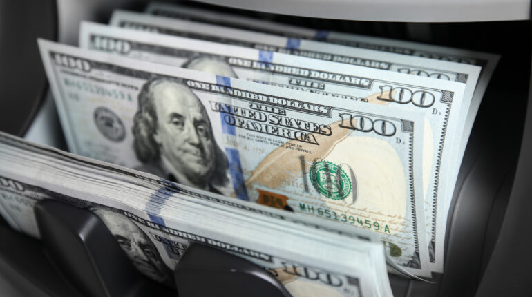 "Az ország államadóssága lassan 180 milliárd dollárra rúg, ami közelíti a GDP 100 százalékát."